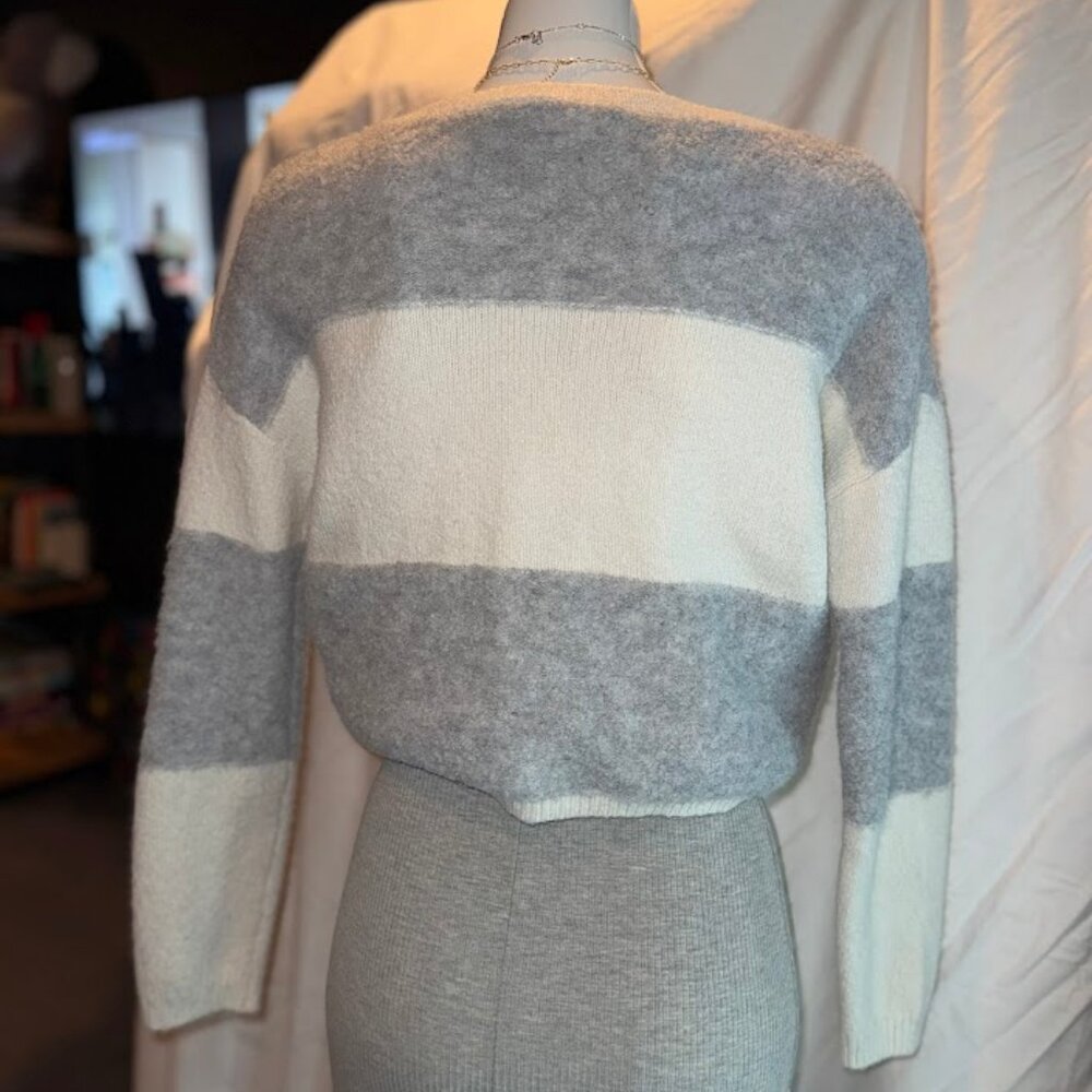 Jessica Simpson Sweater - Picture 2 of 3